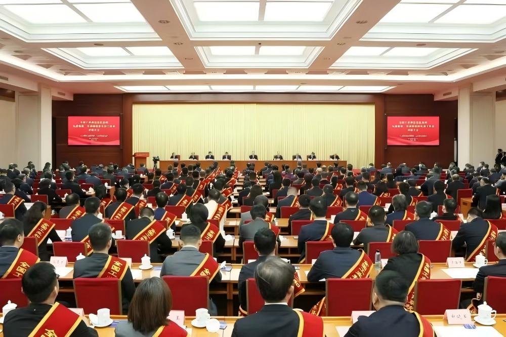 董事長熊俊杰榮獲“全國工業和信息化系統勞動模范”稱號！